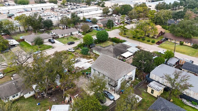 Building Photo - 4323 Continental Dr