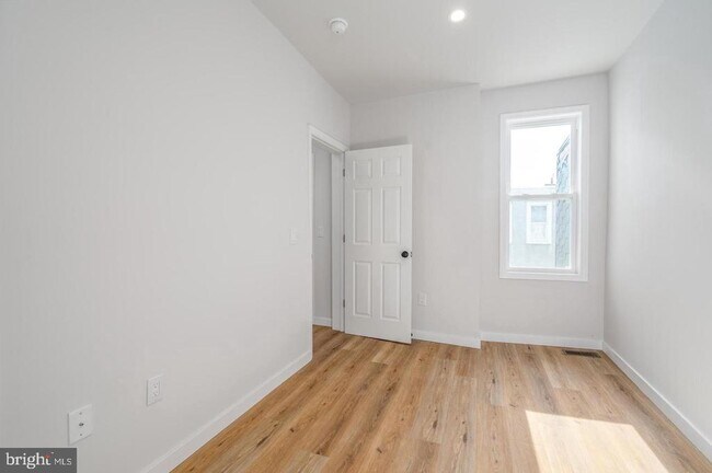 Building Photo - 438 Dudley St