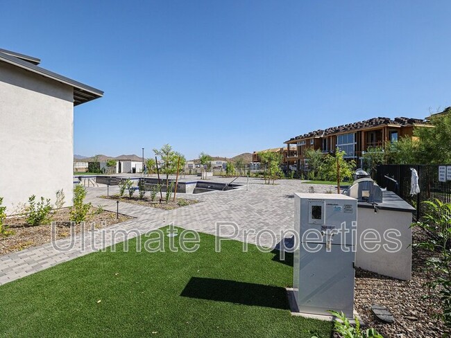 Building Photo - 2121 W Sonoran Desert Dr