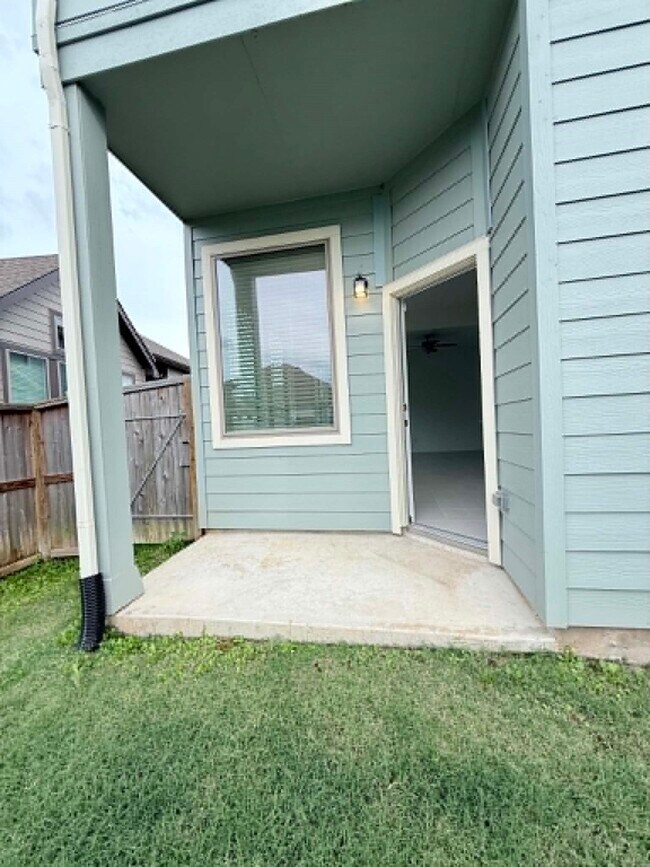 Building Photo - 1539 Crystal Stream Dr