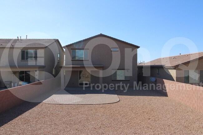 Building Photo - 8021 S Silver Lillie Way