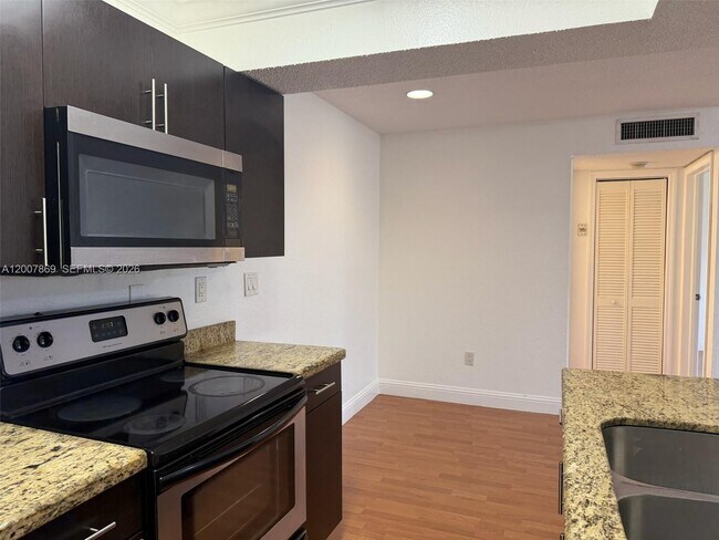 Building Photo - 15570 SW 105th Ln