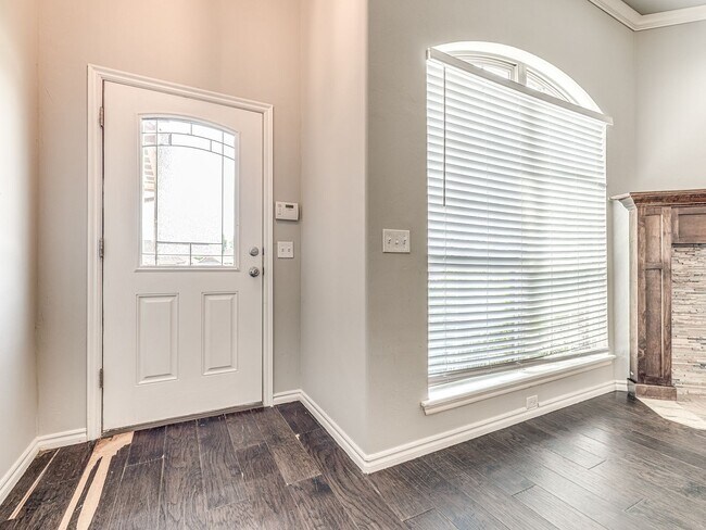 Building Photo - Updated Home + Montague Neighborhood + 3 b...