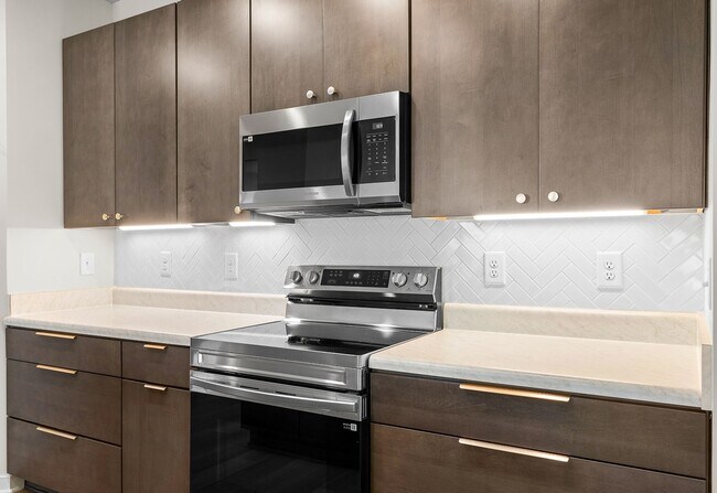 Building Photo - $3,000 / 2 br / 2 ba / 1,650 sqft