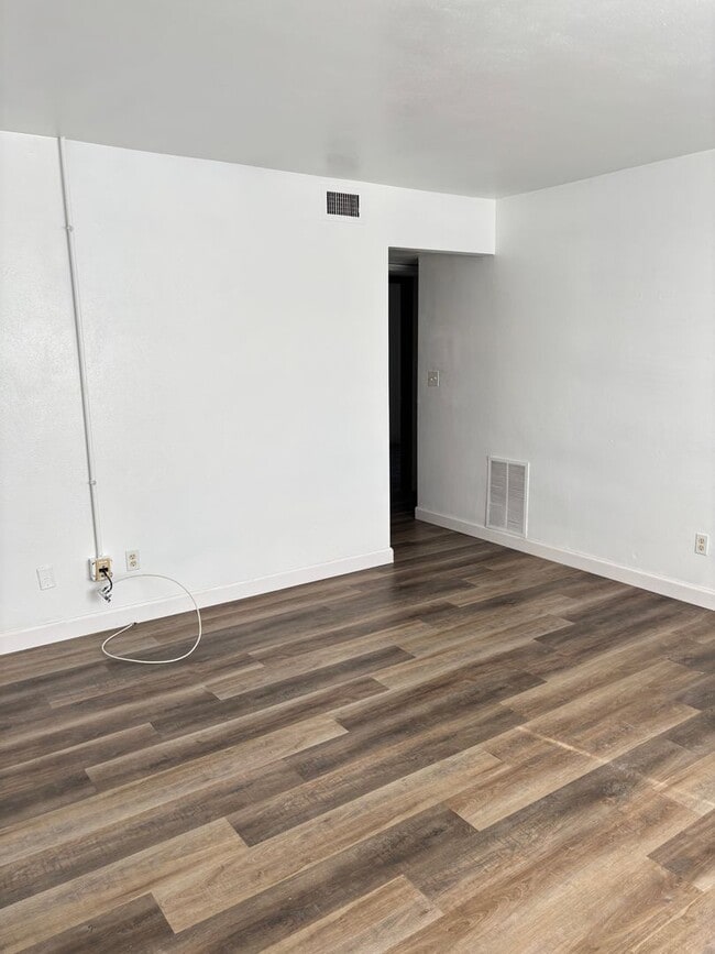 Building Photo - 104 N 27th St