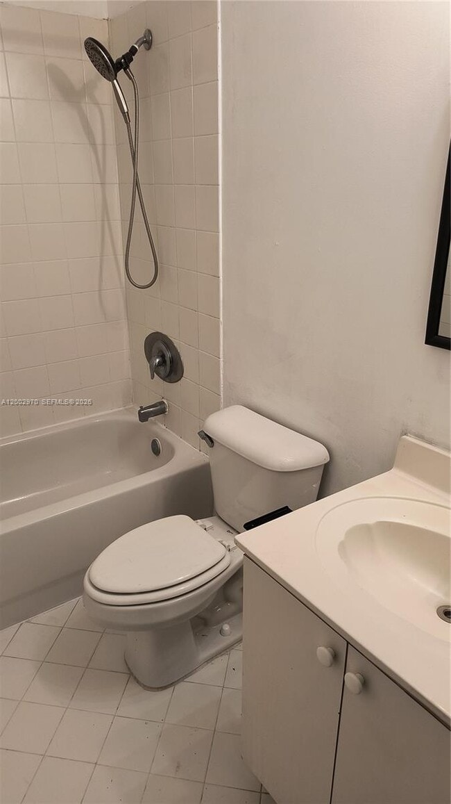 Building Photo - 985 NE 34th Ave