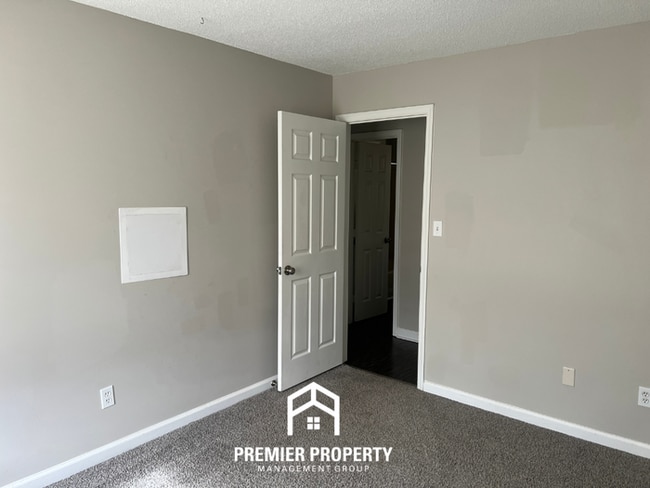 Building Photo - Charming 3BR/2BA Home in Huntsville | Hardwood Floors, Fireplace & 2-Car Garage