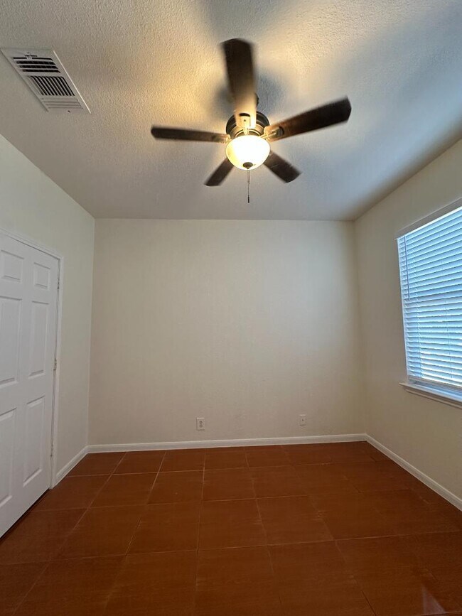 Building Photo - 12360 Hart Crest