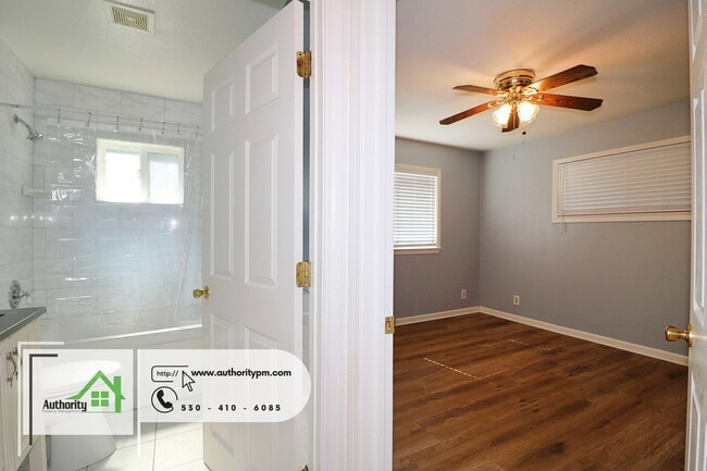 Building Photo - 2061 Jewell Ln