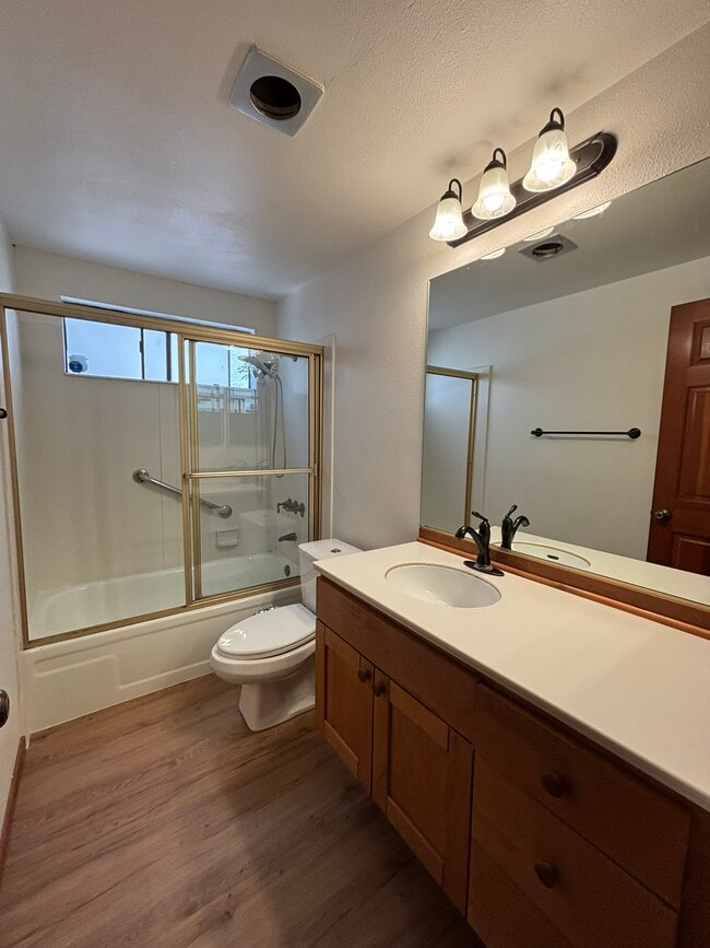 Building Photo - 8860 Villa La Jolla Dr