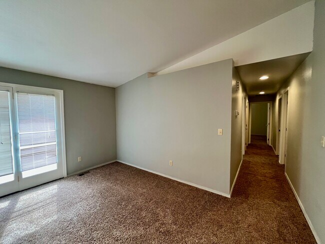 Building Photo - 10627 W Richey Dr