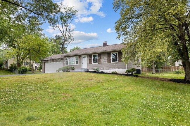 Building Photo - 438 Bush Dr