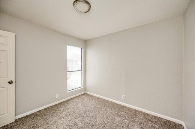 Building Photo - 915 Chisholm Cove