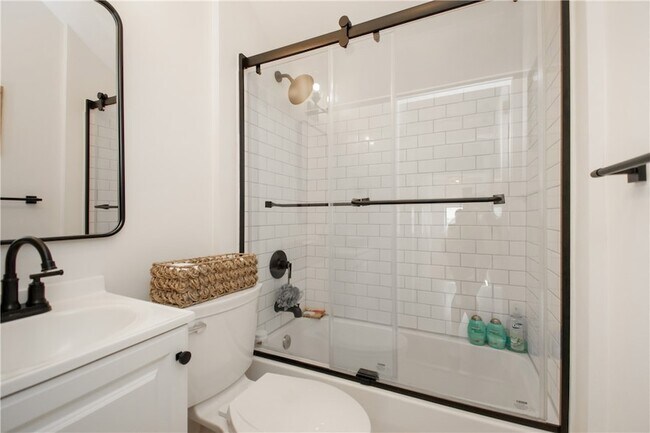 Building Photo - 33 Slocum St