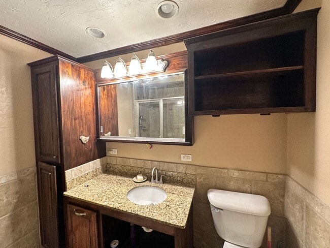 Building Photo - FOR RENT: Unique 2-Bed, 1-Bath Home on a C...