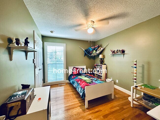 Building Photo - A Lovely, Four Bedroom Lenexa Home w/ Wood...