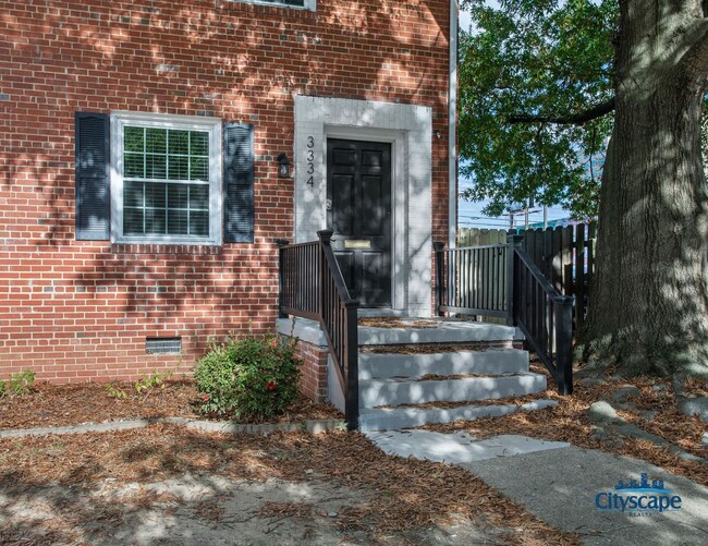 Building Photo - DARLING 2 BEDROOM TOWNHOME IN MUSEUM DISTRICT