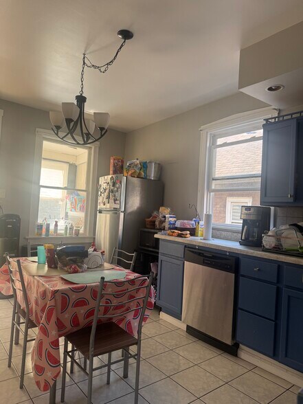 Building Photo - 2971 S Lyman St