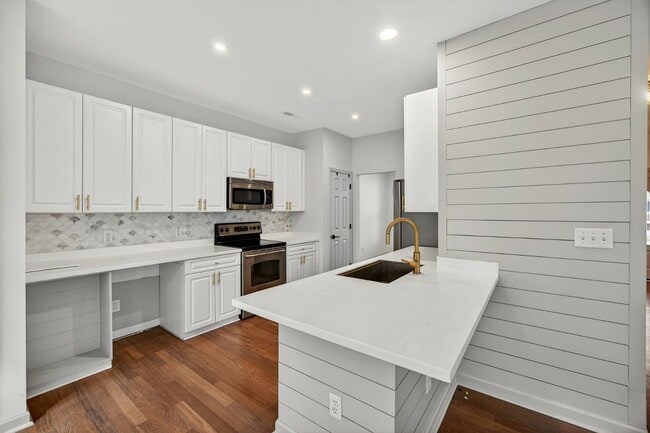 Building Photo - 1353 Black River Dr