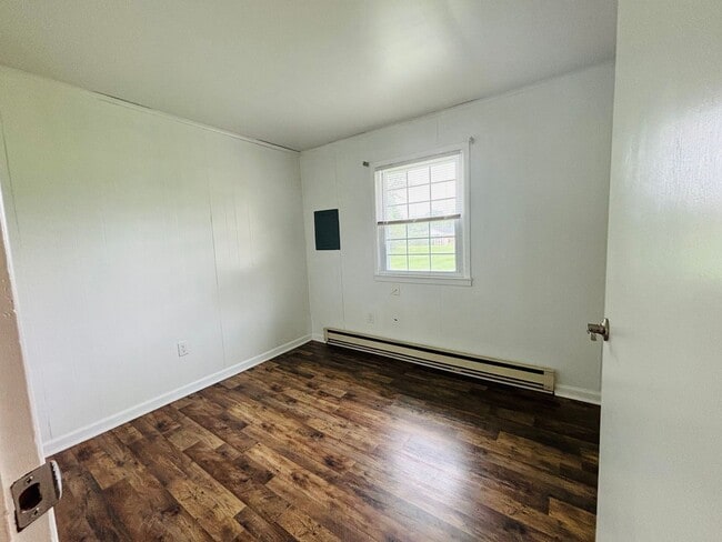 Building Photo - 922 Country Acres Rd