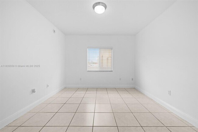 Building Photo - 2413 W 78th St