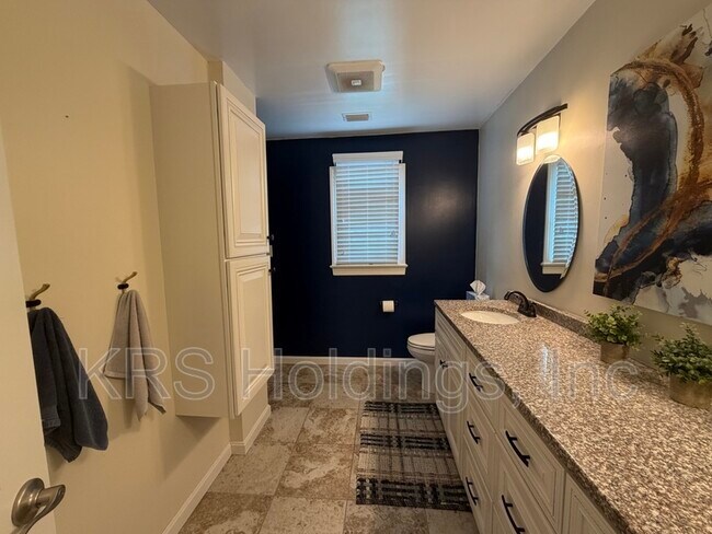 Building Photo - 1520 Woodside Ct