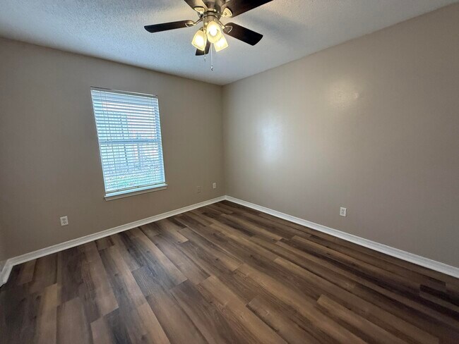 Building Photo - 280 Limestone Cir