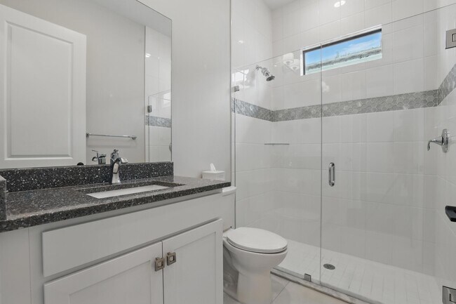 Building Photo - 5366 Santa Rosa Ln