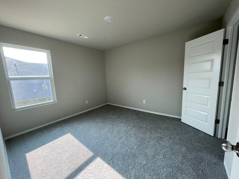 Building Photo - 1407 E Vangston Ct