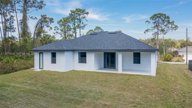 Building Photo - 872 Spaulding St E
