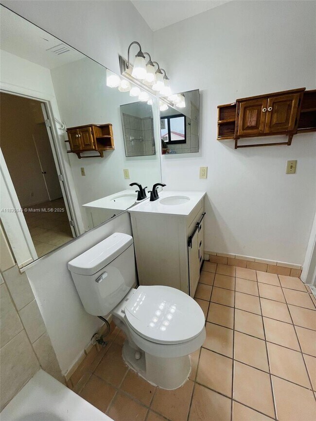 Building Photo - 1107 San Remo Cir
