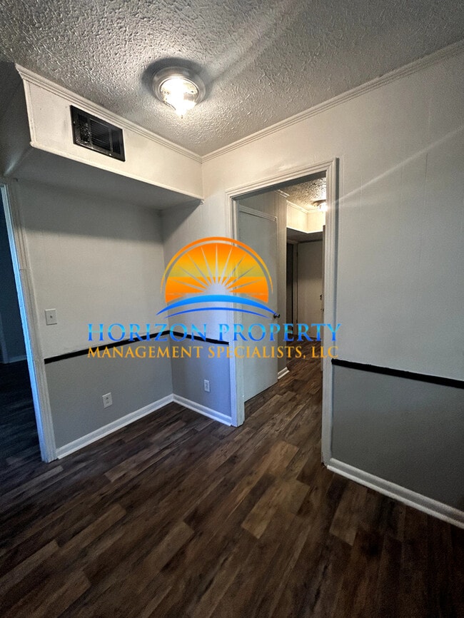 Building Photo - 2727 Clayton Dr NW