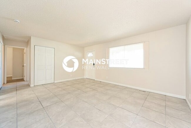 Building Photo - 4 Bedroom Pet-Friendly Home in DENVER, CO with Main Street Renewal