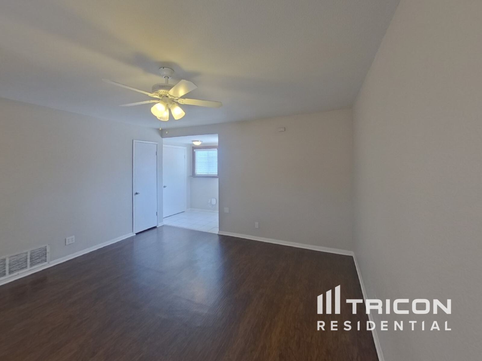 Building Photo - 6112 Granada Cir