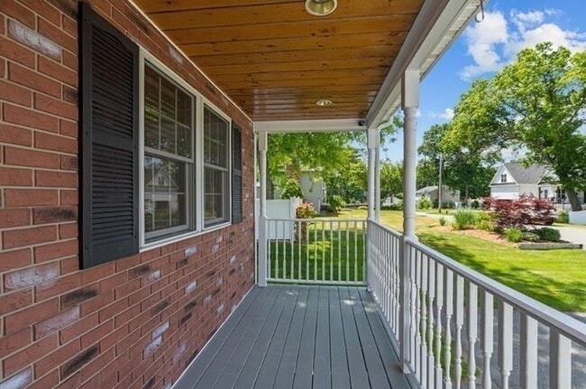 Building Photo - 58 Brandon St