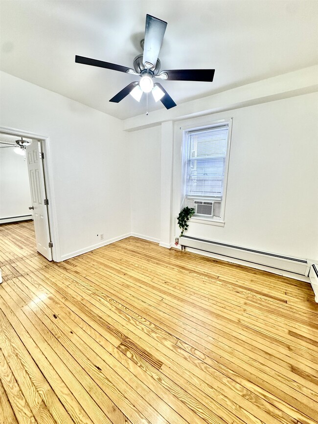 Building Photo - 247 Clendenny Ave