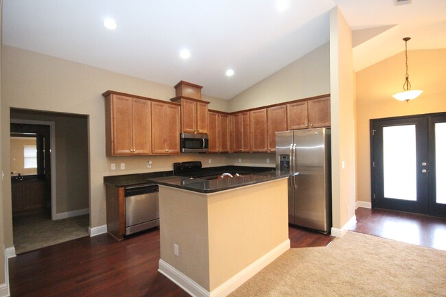 Building Photo - "Luxurious 3-Bedroom, 2-Bath Pet-Friendly ...