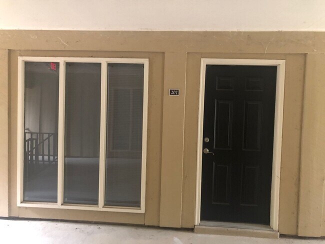 Building Photo - Great location, 2/2 close to UF , Shopping & Dining