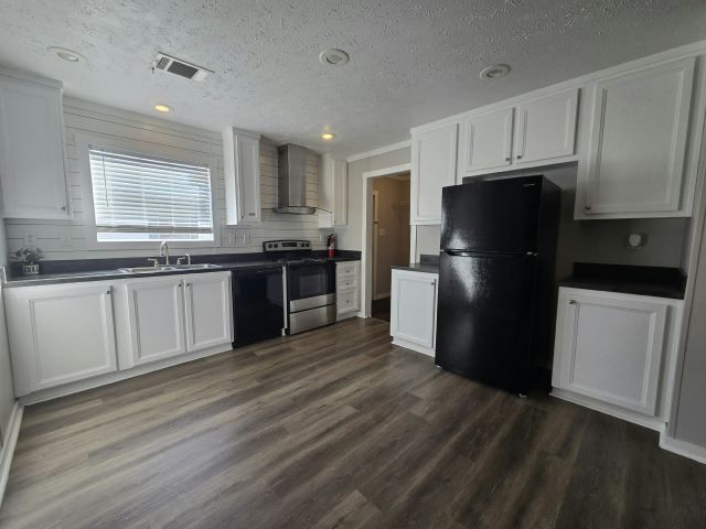 Building Photo - 12130 US Hwy 41 S