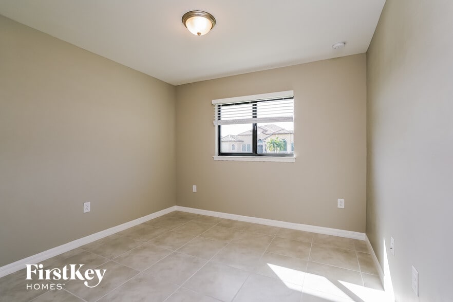 Building Photo - 2616 30th St SW