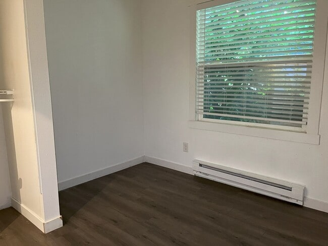 Building Photo - Modern 3-Bedroom Charmer with Bright Inter...