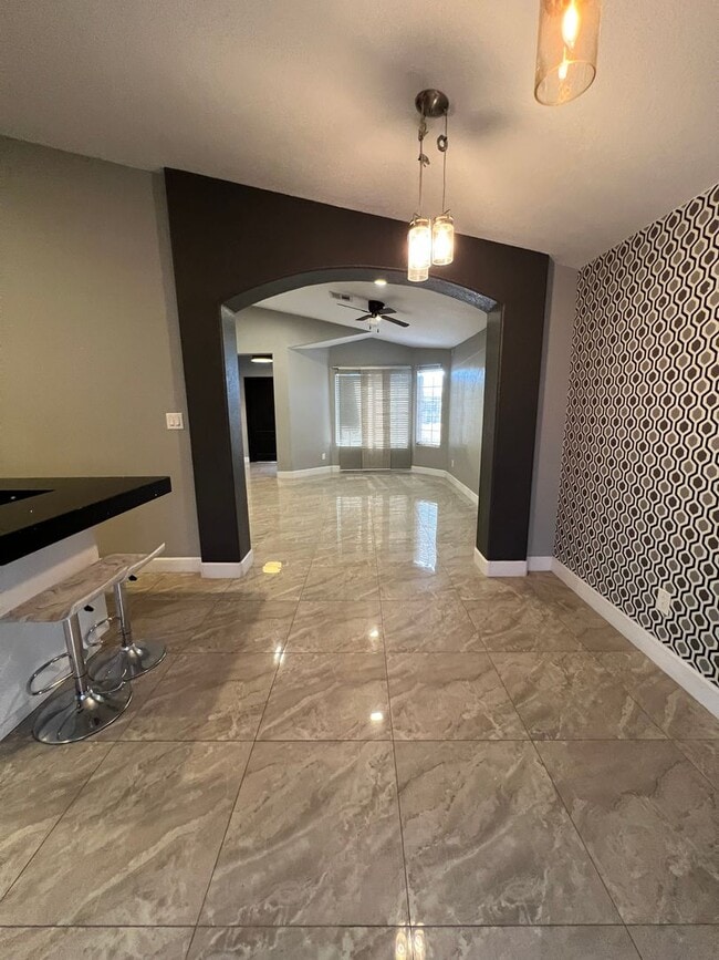 Building Photo - NICE 3 BED 2 BATH!