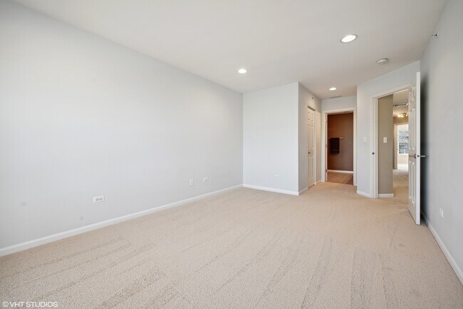 Building Photo - 1706 Buckingham Dr