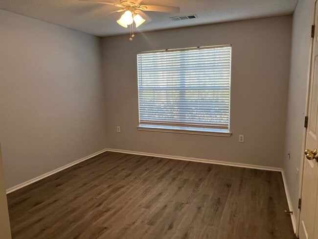 Building Photo - Great First Floor Condo in the Reserve at Woodbridge