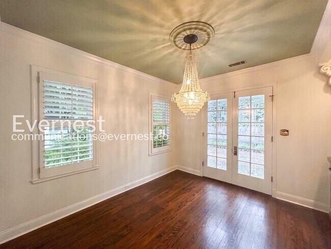 Building Photo - 756 S Willett St