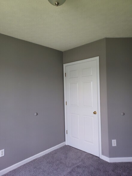 Bedroom #2 closet - 1216 Lipps Ln