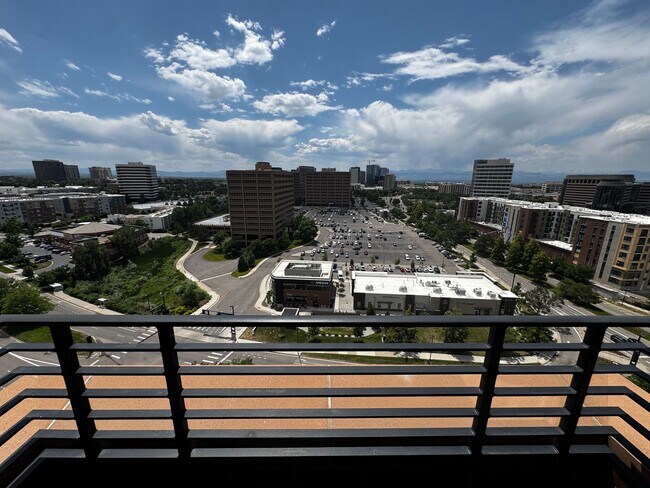 Building Photo - Penterra Plaza Condo with Amazing Panorami...