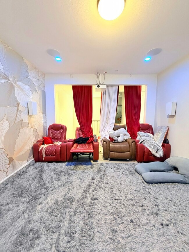 Building Photo - 1676 S Central Pkwy