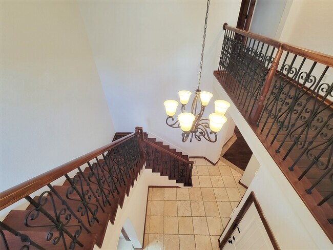 Building Photo - 1801 W 24th St