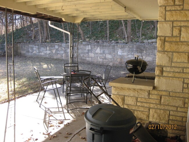Building Photo - 246 Westwood Rd